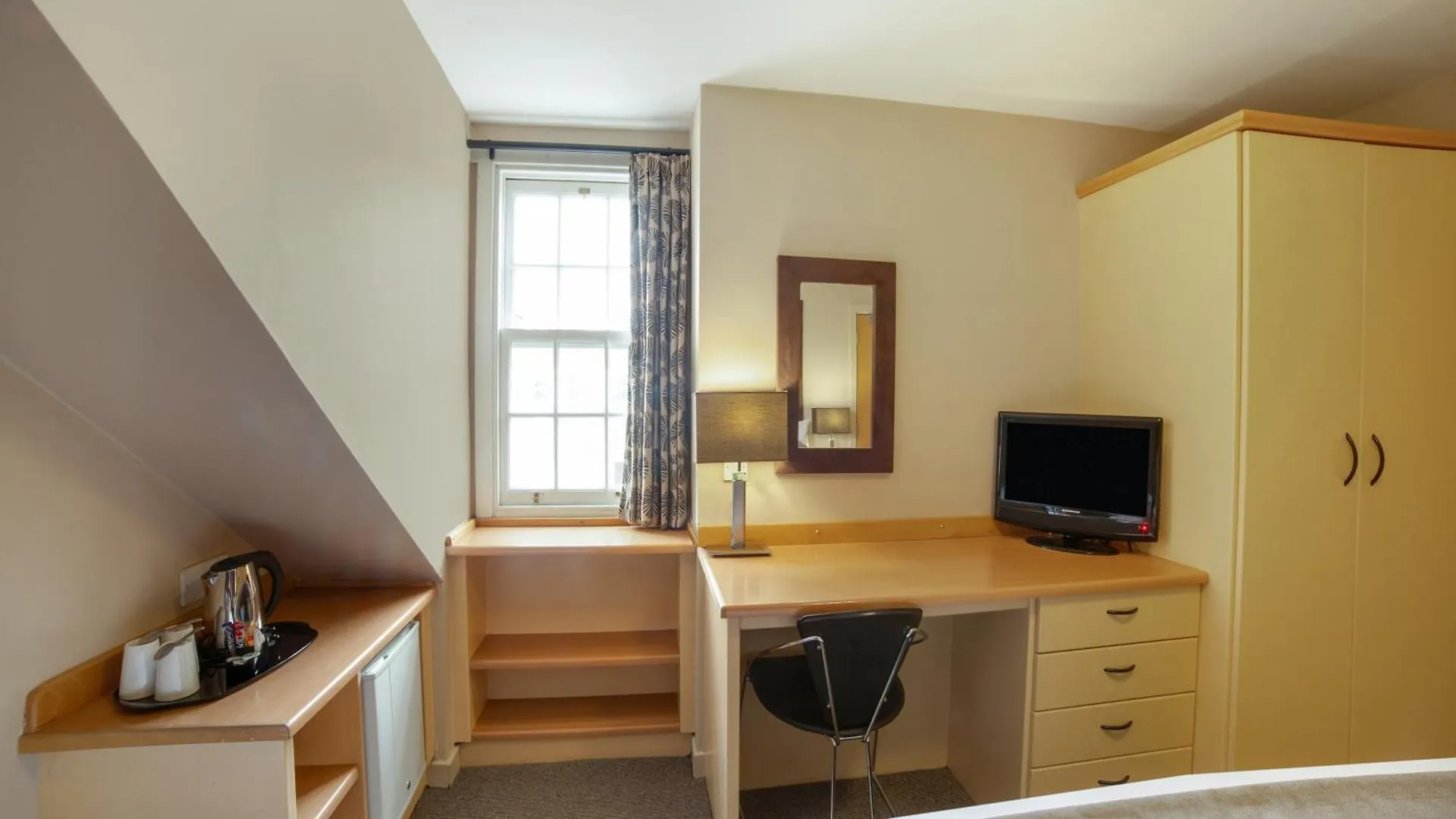 Brentwood Aberdeen City Centre 3*,