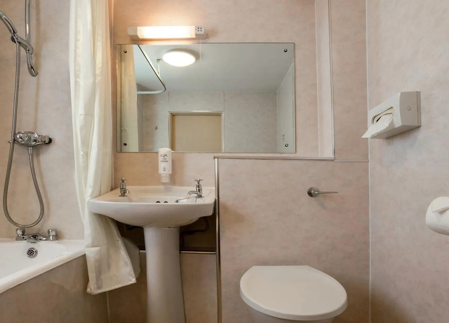 Brentwood Aberdeen City Centre 3*,