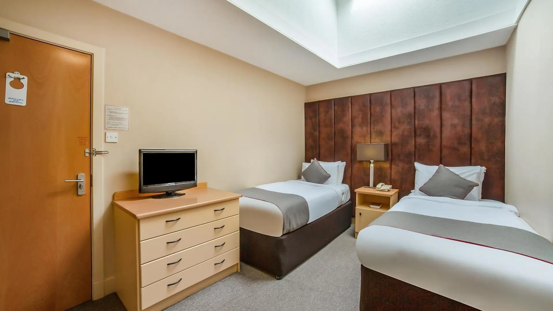 Brentwood Aberdeen City Centre 3*,