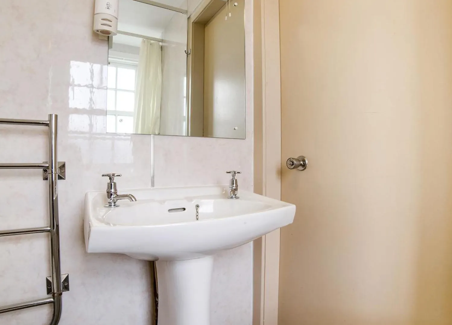 Brentwood Aberdeen City Centre 3*,  Reino Unido